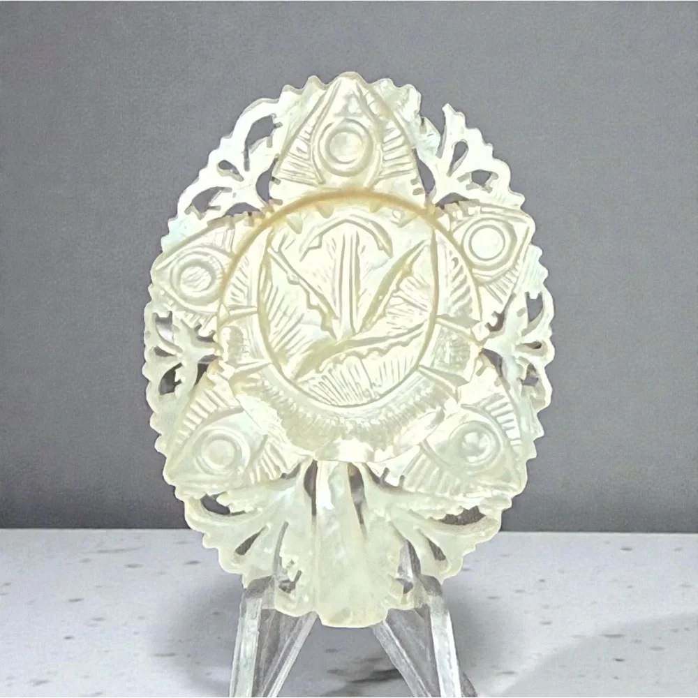507.‎ Vintage Floral Brooch Carved Mother of Pearl Handmade